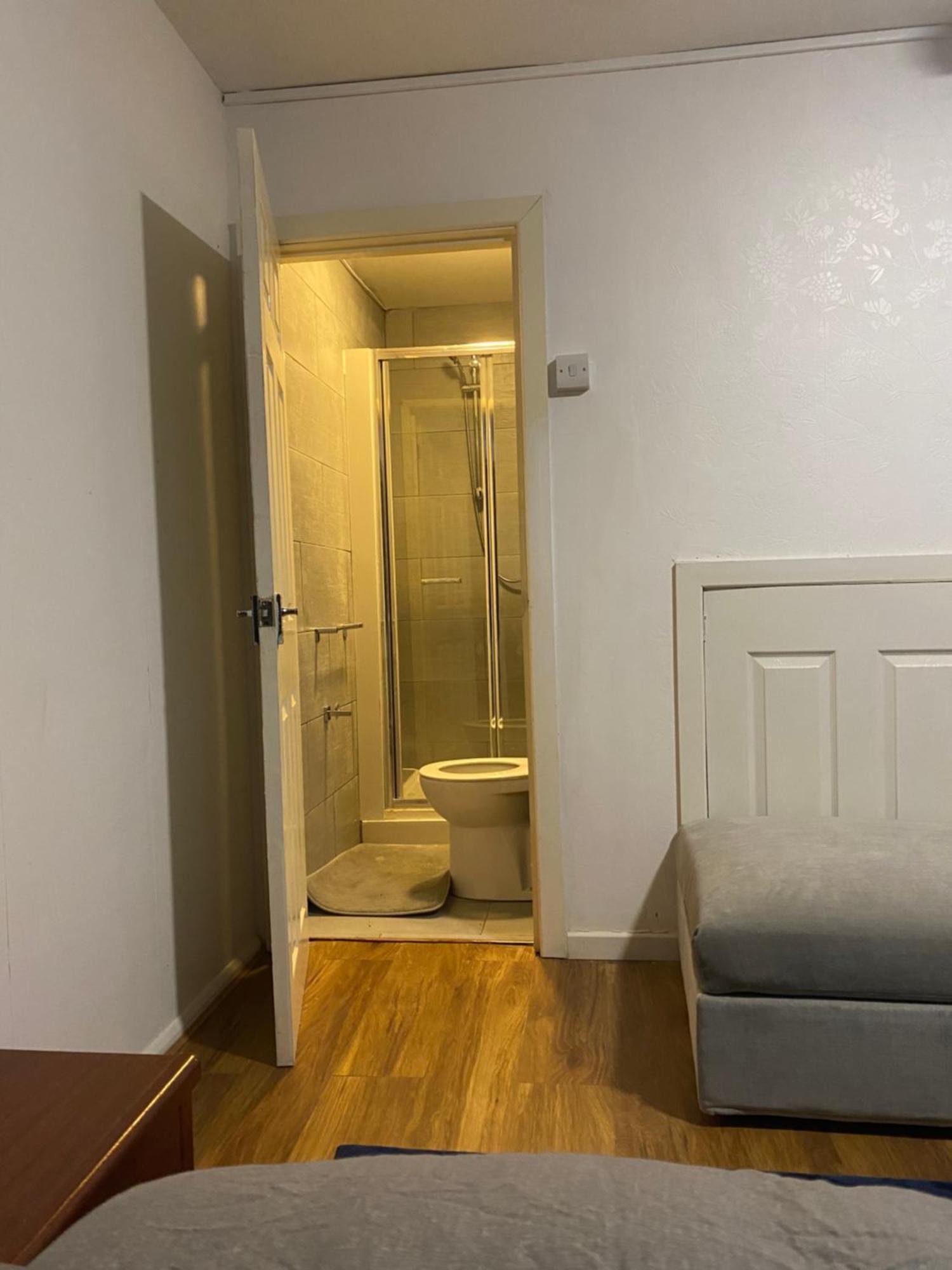 Nevendon Double En-Suite Rooms מראה חיצוני תמונה